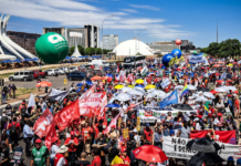 Categoria se manifesta em Brasília e Fortaleza contra a Reforma Administrativa